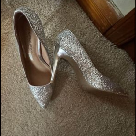 Christian siriano heels
Silver sparkle - size 8 - Picture 2 of 3